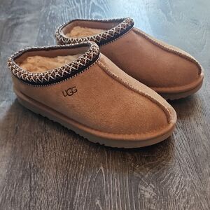 *Inspired tan Suede Slippers, size 2-run small